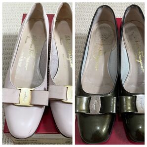 2足まとめ売り フェラガモ パンプス ライトピンク ダークグリーン ヴァラリボン