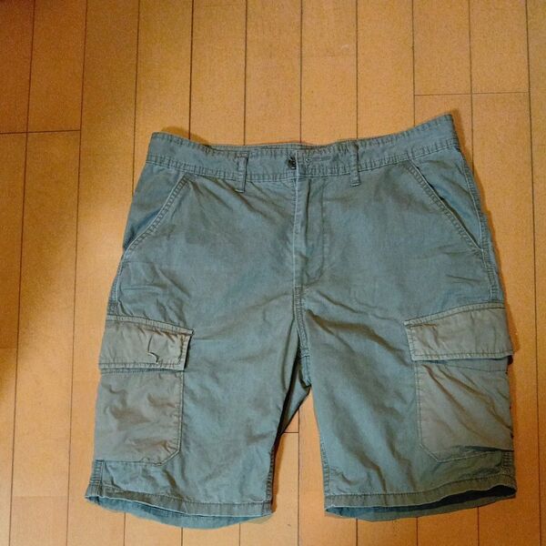 ハーフパンツメンズ GU カーキ色 ショートパンツ 短パン