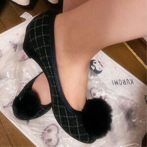 ビジューファー付きパンプス