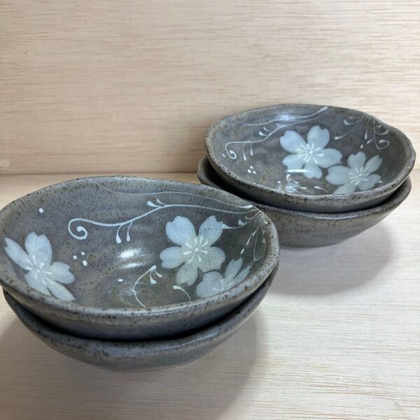 陶器の小鉢桜柄4個セット 鼠志野 和食器 小鉢 中鉢 浅鉢 取り分け皿