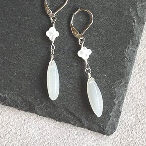 天然石 ホワイトムーンストーン シェル ピアス