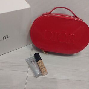 DIOR ディオールノベルティバニティ エナメル レッドリキッドファンデーションとカプチュールセラムのサンプル付き