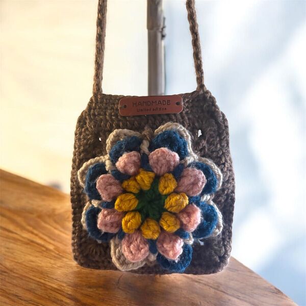 ハンドメイド ニットバッグ 花モチーフ ブラウン