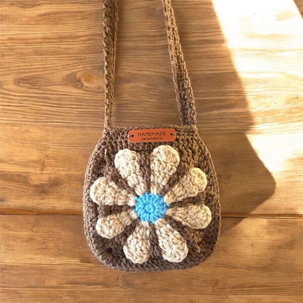ハンドメイド ニットバッグ 花モチーフ ブラウン