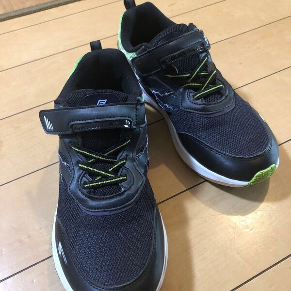 biofitterキッズ スニーカー 23.5cm ブラック×黄緑 マジックテープ