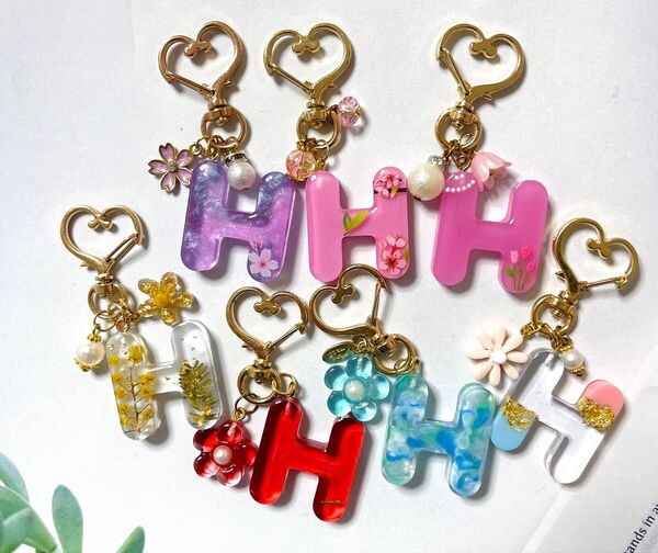 H301 イニシャル キーホルダー レジン ハンドメイド ラッピング可