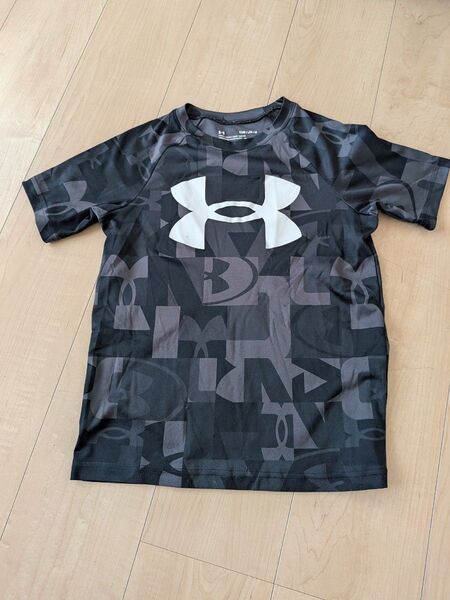 UNDER ARMOUR Tシャツ 黒 YMD 140