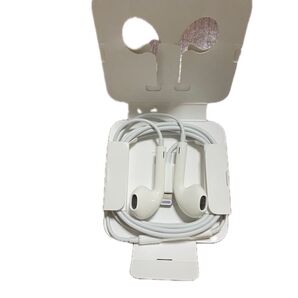 新品未使用 iPhone有線イヤホン正規品 おまけ3点お付け致します。 ライトニング