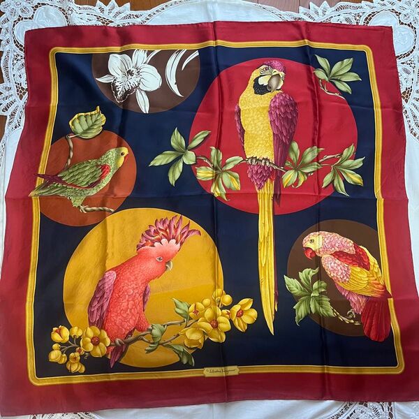 サルバトーレフェラガモ スカーフ 鳥柄 美品