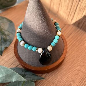 A148 【理想の実現化】 天然ターコイズ シェルパール オニキス ブレスレット ハンドメイド