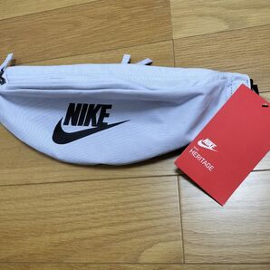 NIKE HERITAGE ボディバッグ ウエストポーチ ホワイト色