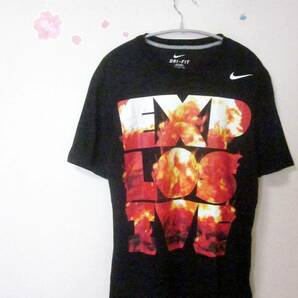 NIKE ナイキ　EXPLOSIVEプリント　半袖Tシャツ　メンズS　黒　ブラック　DRI FIT　スウッシュ　スウォッシュ　ロゴ　ドライ 半T 4875