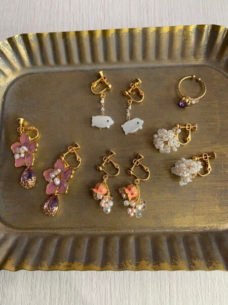 ハンドメイドイヤリングとリングの5点セット イヤリング 両耳揃い ゴールドカラー アクセサリー