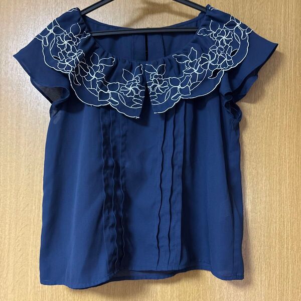 ネイビー ブラウス 刺繍 花柄