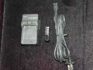 < charger USED[H-CAS-CNP40-00] battery is is not attached >