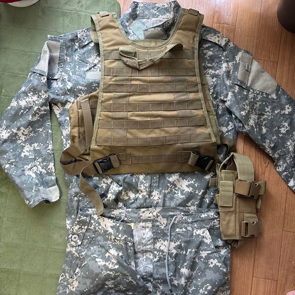 戦闘服 迷彩 タクティカルベスト ホルスター コヨーテ サバゲー
