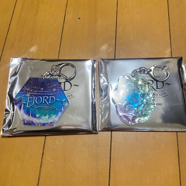 ミセス フィヨルド ポップアップ ガチャ ロゴキーホルダーA B