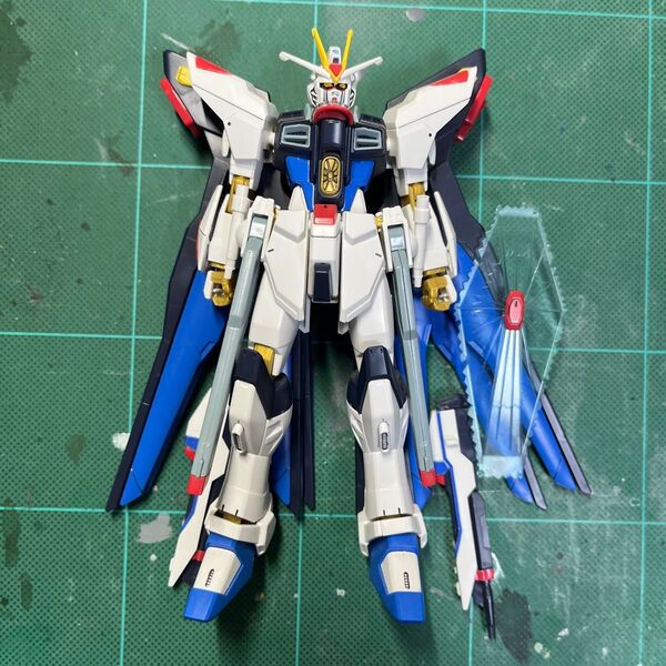 ガンプラ 組立済み プラモデル ストライクフリーダムガンダム hg