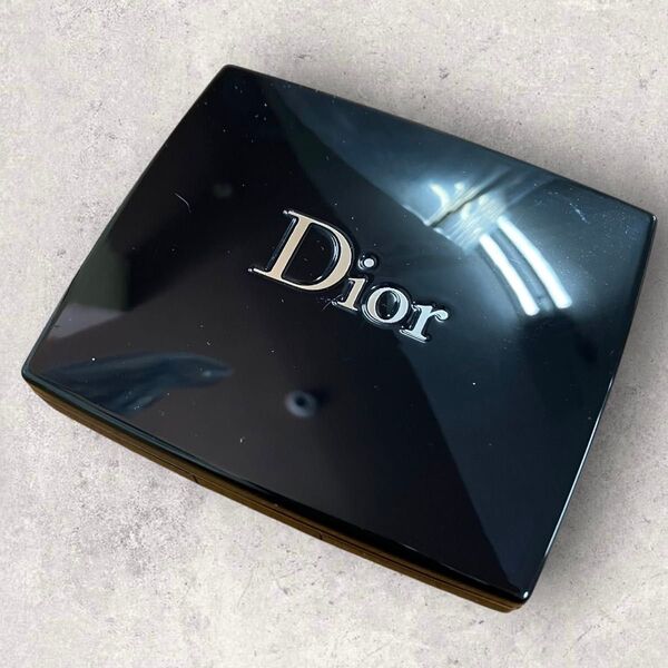 ディオール サンク クルール アイシャドウ 647 UNDRESS Dior アイパレット