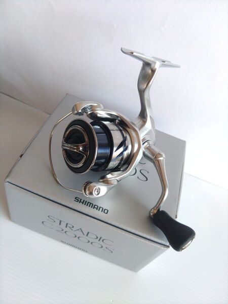 (美品) シマノ 23ストラディック C2000S スピニングリール