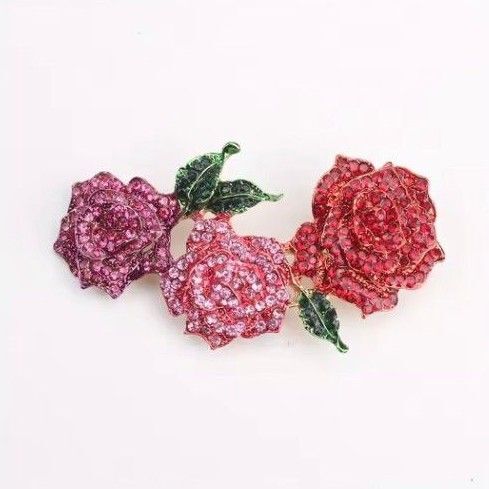 ブローチ ペンダントトップ 3連の薔薇 バラ ばら ジルコニア ラインストーン 豪華 ゴージャス フォーマル 大きい