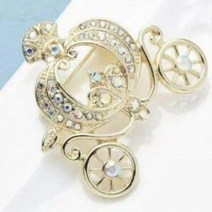 ブローチ シンデレラの馬車 カボチャの馬車 ゴールド色 ジルコニア かわいい 可愛い ロマンチック アクセサリーピン
