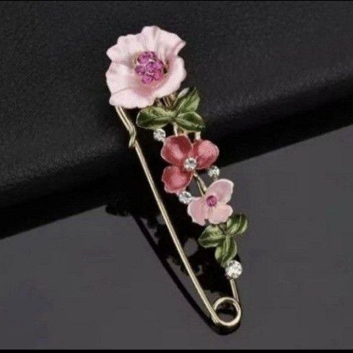 ピンブローチ ブローチピン ピンクの花 ピン留め フラワー 花 ラインストーン