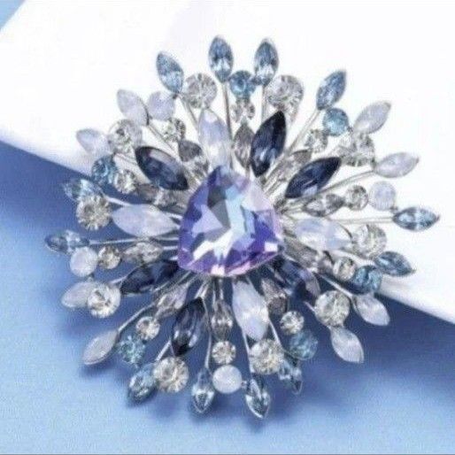 ブローチ ペンダントトップ 青い花 ジルコニア ラインストーン ブルー系 豪華 ゴージャス 大きい 華やか アクセサリーピン