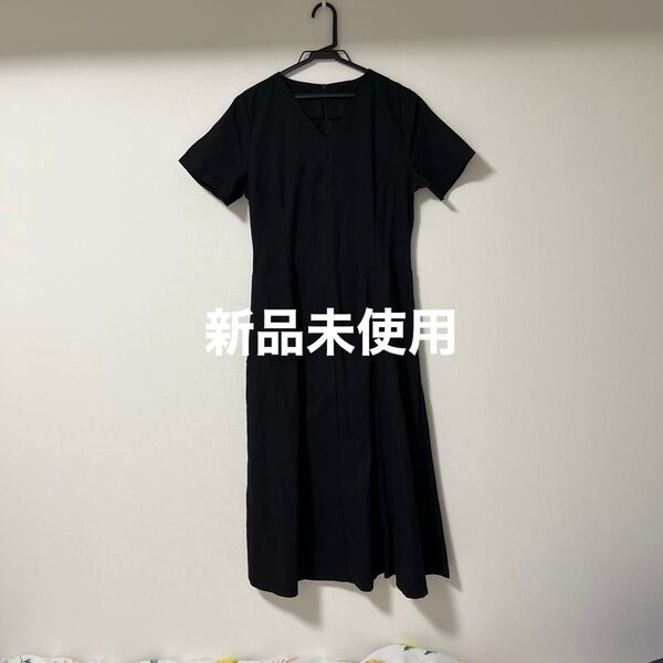 未使用タグ付き黒の半袖ロングワンピース