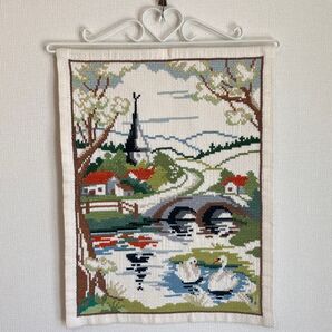 ヴィンテージ タペストリー 刺繍 ししゅう 北欧 スウェーデン 夏の風景 白鳥 ハンドメイド クロスステッチ