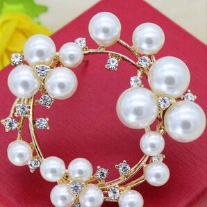 韓国 アクセサリー パール クリスタル チェーン 真珠 ラインストーン ブローチ ピン ゴールド 金 華やか フォーマル