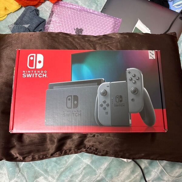 ニンテンドーSwitch未使用!!グレー即発送!!付属品全て!!オンライン3ヶ月パック付き!!