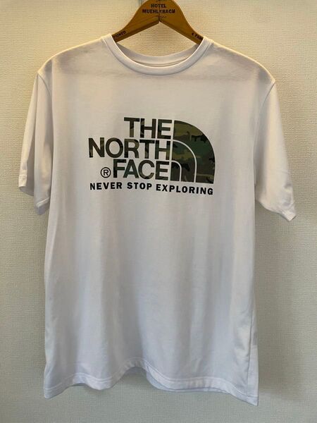 お値下げ!美品!THE NORTH FACE メンズ半袖Tシャツ 白 迷彩ロゴ