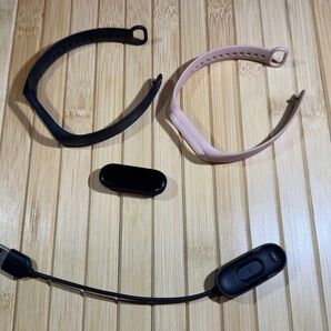 Xiaomi シャオミ スマートバンド Mi Band4 充電器 おまけ付き(リストバンド2本 本体)