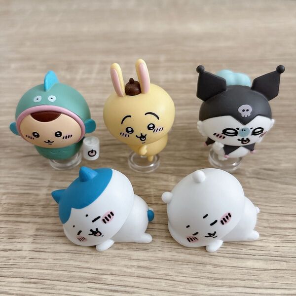 ちいかわ×サンリオキャラクターズ なりきりフィギュア 寝そべり ハチワレ うさぎ