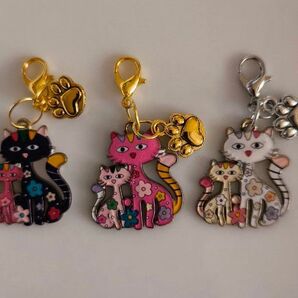 ②可愛い♪猫の親子・肉球付き チャーム3個セット