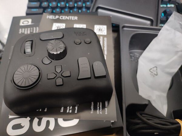 Tourbox Neo 左手デバイス