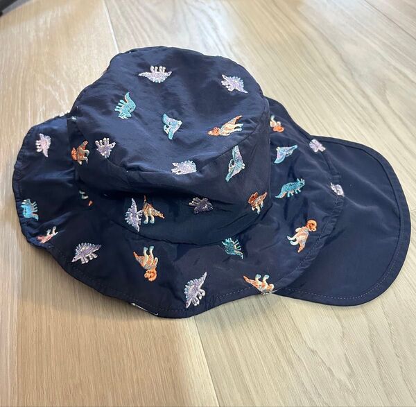 プティマイン 恐竜刺繍入り 帽子 ネイビー 日除け付き