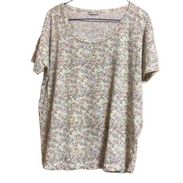マルチカラーのトップス 花柄 XL 少し値下げしました。