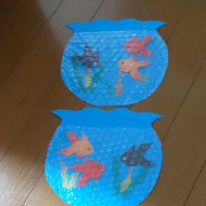 金魚鉢の中で泳ぐ金魚3種類 壁面飾り 2つセット