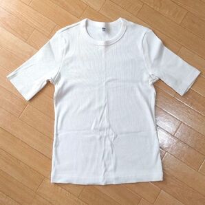 未使用 新品 半袖 カットソー ユニクロ クルーネックTシャツ ホワイト オフィス カジュアル 仕事 シンプル 無地 Mサイズ M
