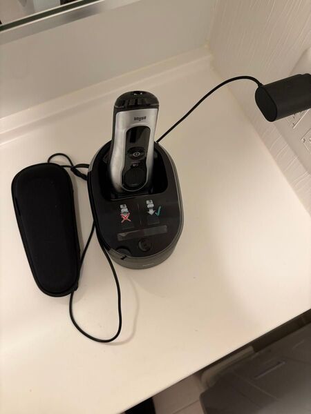 ブラウン シリーズ8 充電式シェーバー 洗浄器付き(ジャンク品)