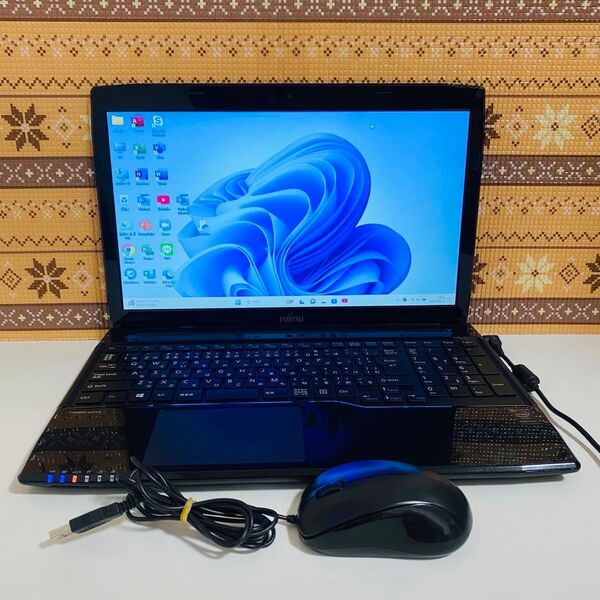 Y595 FujitsuノートパソコンWEBカメラSSDメモリ8G高速Win11