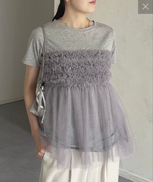 Thevon. ゼヴォン フリルチュールドッキング半袖プルオーバー チュール半袖Tシャツ グレー