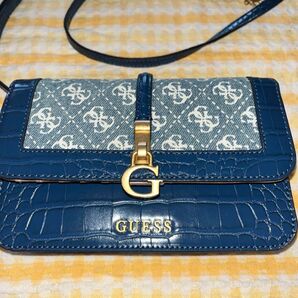 ショルダーウォレット 携帯、財布、カード入れ/GUESS