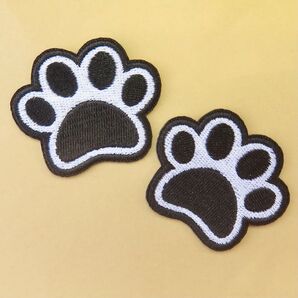 【2枚セット】肉球 刺繍 アイロンワッペン アップリケ モノトーン 足跡 手芸用品 アレンジ パッチ patch