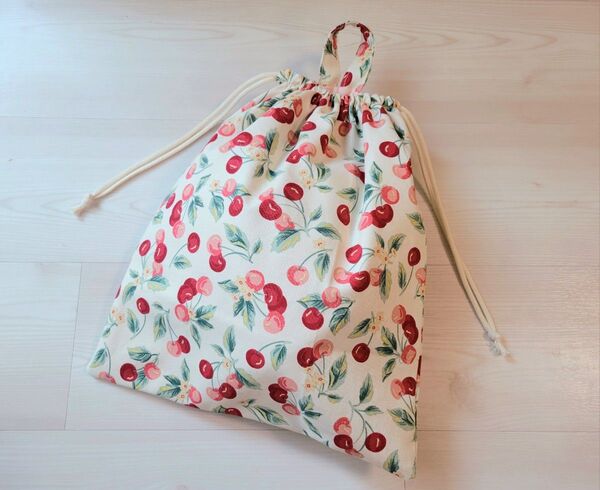 ◇匿名配送◇さくらんぼ柄体操服袋 お着替え袋 チェリー ピンク ループ持ち手裏地付き ハンドメイド 入園入学 給食袋