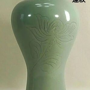 【未使用】 高麗青磁 花瓶 蓮文様 22.5cm 彫刻 壷 花器 インテリア 飾り壷 置物 花生 花入