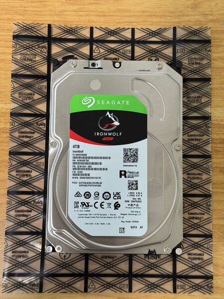 Seagate IronWolf 4TB ST4000VN006 b