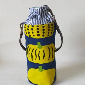 ハンドメイド☆ペットボトルホルダー☆水筒カバー☆保冷保温☆かぼちゃ柄☆ネイビー×イエロー